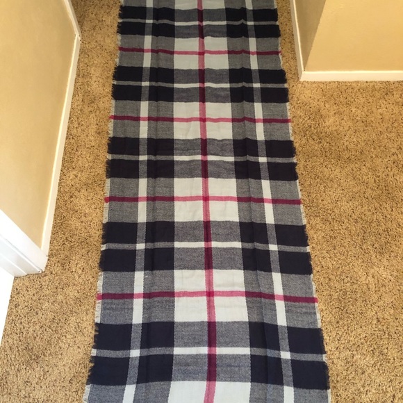 Half blanket scarf/ OS - Picture 2 of 2